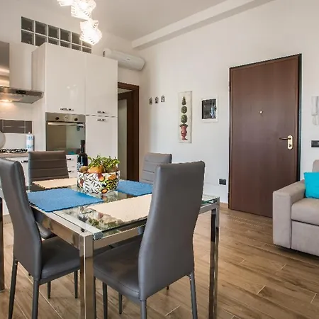 Wonderful In Center Apartment